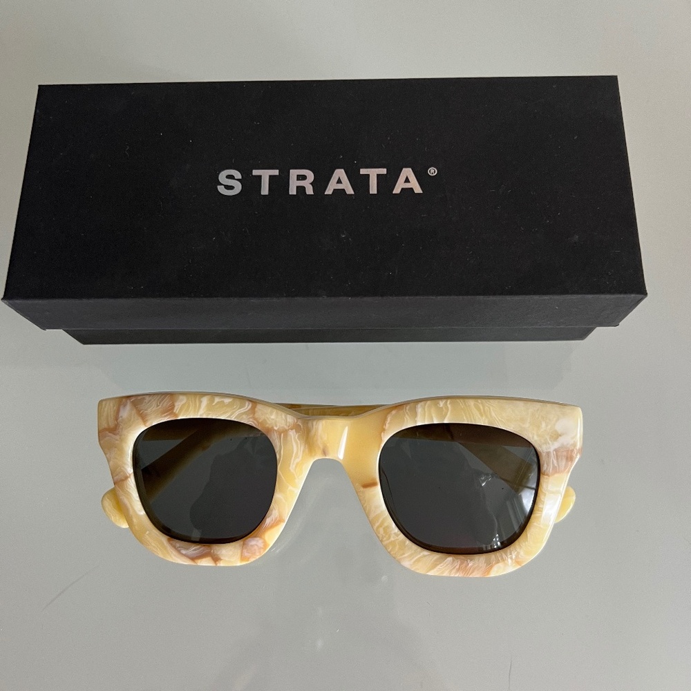STRATA Roadcase Carrara Square Sunglasses
